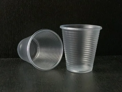 لیوان یکبار مصرف شیشه ای مناسب مهمانی و مراسم